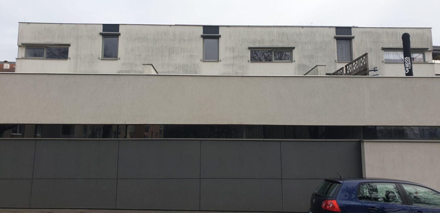 Vorher-Bild – Fassadenreinigung und Neuanstrich in Gleisdorf